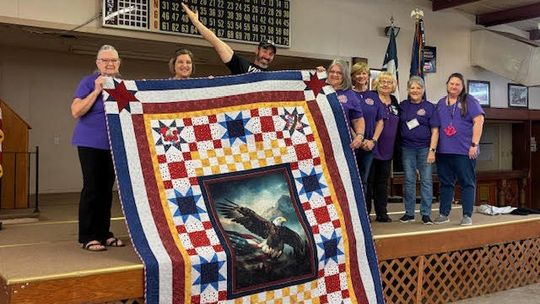 Guild donates patriotic quilt