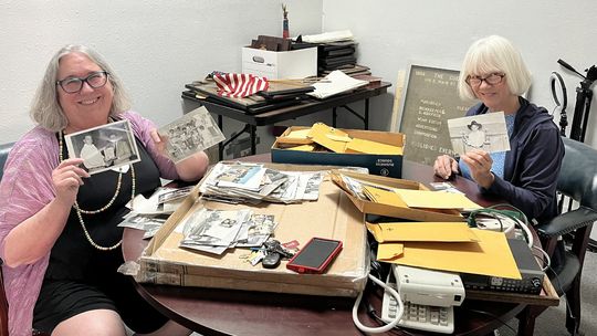 Newspapers offer old photos to DeWitt County residents