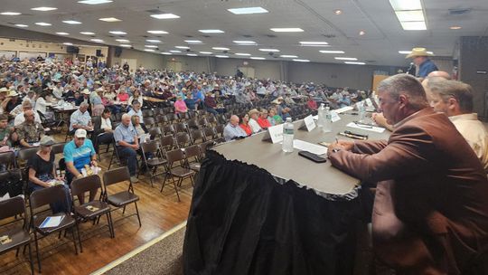 Ranchers gather for screwworm update