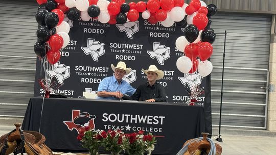 SWTX signs Cuero teen to rodeo team
