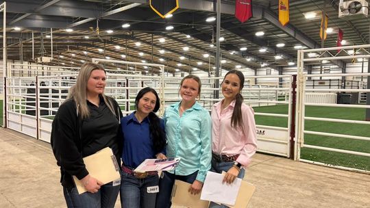 Yorktown horse judging team competes