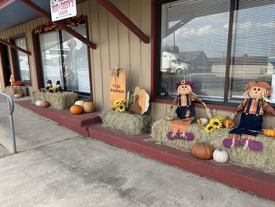 2 Cuero businesses win decoration contest
