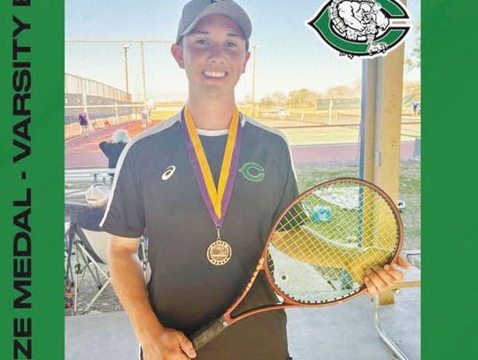 CHS tennis serves up tournament medals