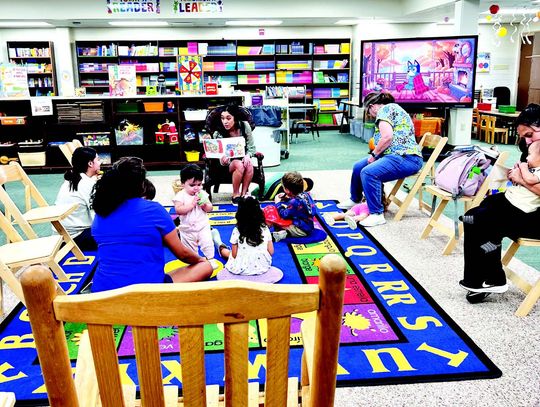 CISD program hosts holiday readings