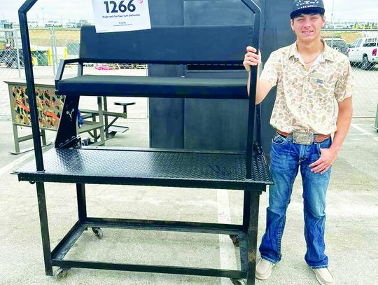 Cuero FFA places in shows