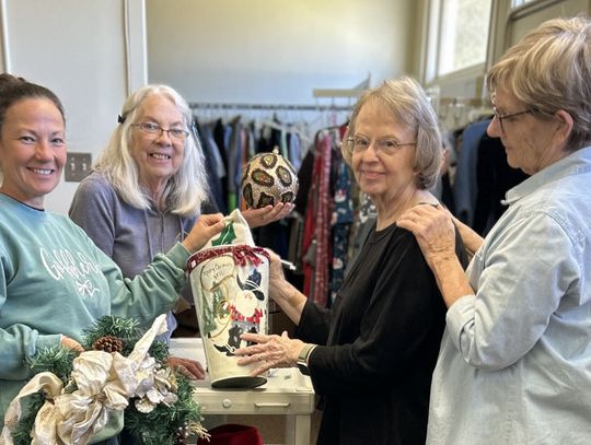 Cuero Regional Hospital resale shop readies for Christmas sales