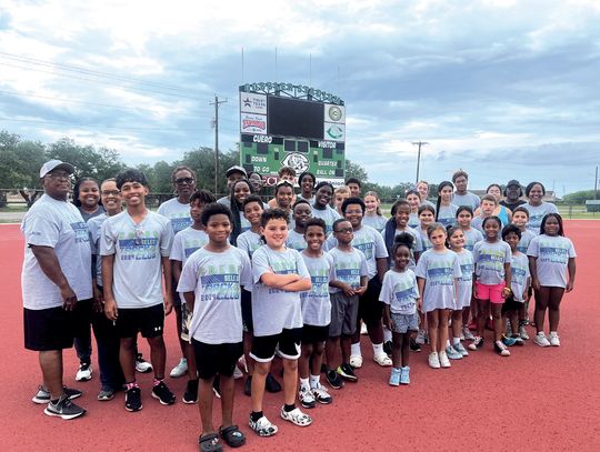 Cuero Select Track qualifies 28 for state meet