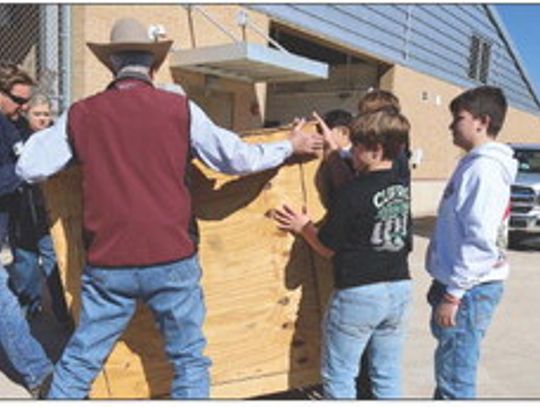 Cuero students build shelters for pets in need