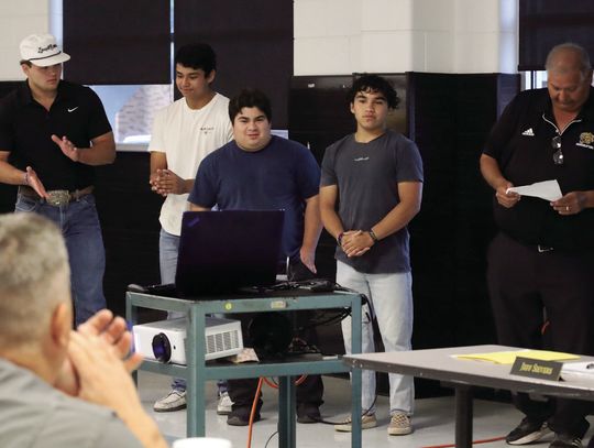 Coach Bruno Mata, right, shares the achievements of the YHS boy’s powerlifting team with the school board. From left, the team included Rylan Rau, Manuel Macias, Justin Guerrero, and Johnathan Guerrero. Rau placed 5th at state and Johnathan placed first. STAFF PHOTO