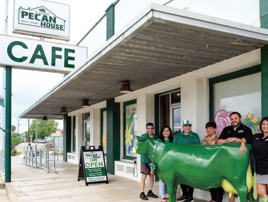 Anthony Rath (L) &amp; Green Cow Creamery Owner Rudy Rocha (R) are giving Em a new home at the Pecan House Café (Ele Chew)