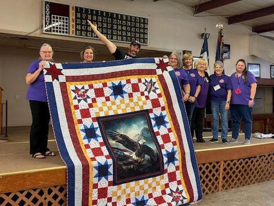 Guild donates patriotic quilt