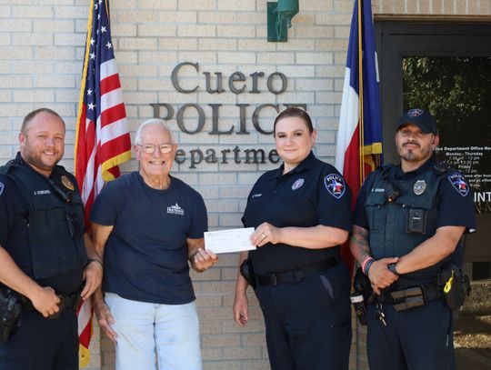 Hocheim Prairie backs CPD Blue Santa