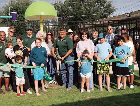 Mayor Emil Garza cut the grand opening ribbon for the new Alexander Park Splash Pad along with former Mayor Sarah Post Meyer and other City of Cuero leaders on September 5. (Staff photo)