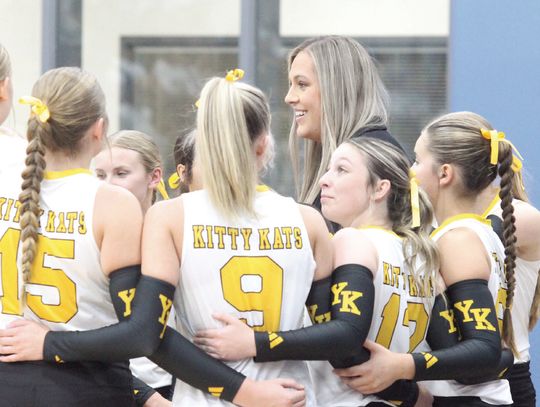 Coach Ashtyn Henkes talks with the team at the Flatonia game. PHOTOS BY DEIRDRE ALEXANDER