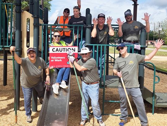 LCRA volunteers improve Cuero’s park playgrounds