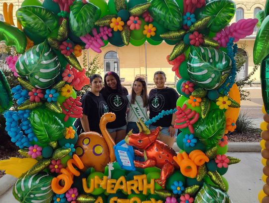 Summer party kicks off library reading program