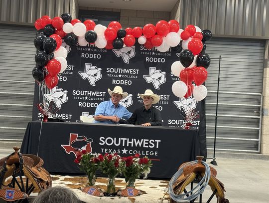 SWTX signs Cuero teen to rodeo team