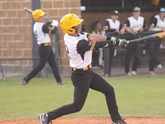 Gunner Mungia hit a single against Refugio. PHOTOS BY DEIRDRE ALEXANDER
