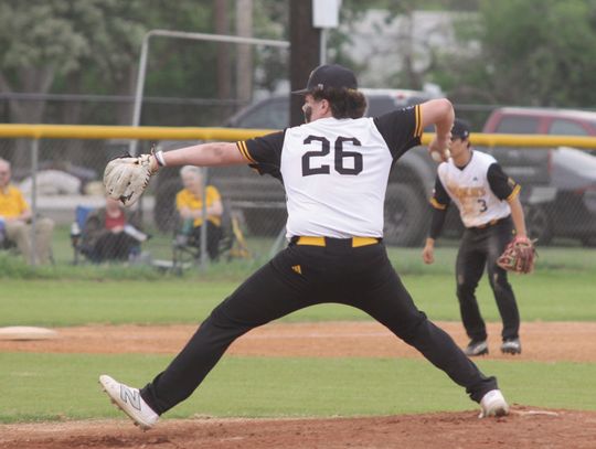 Gunner Mungia pitches against the Marlins. PHOTOS BY DEIRDRE ALEXANDER