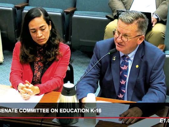 Yorktown teacher and coach Val Acree, at right, testi_es before the Senate K-16 Education Committee about an initiative that has increased quali_ed teacher’s pay in Yorktown ISD as well as student outcomes.