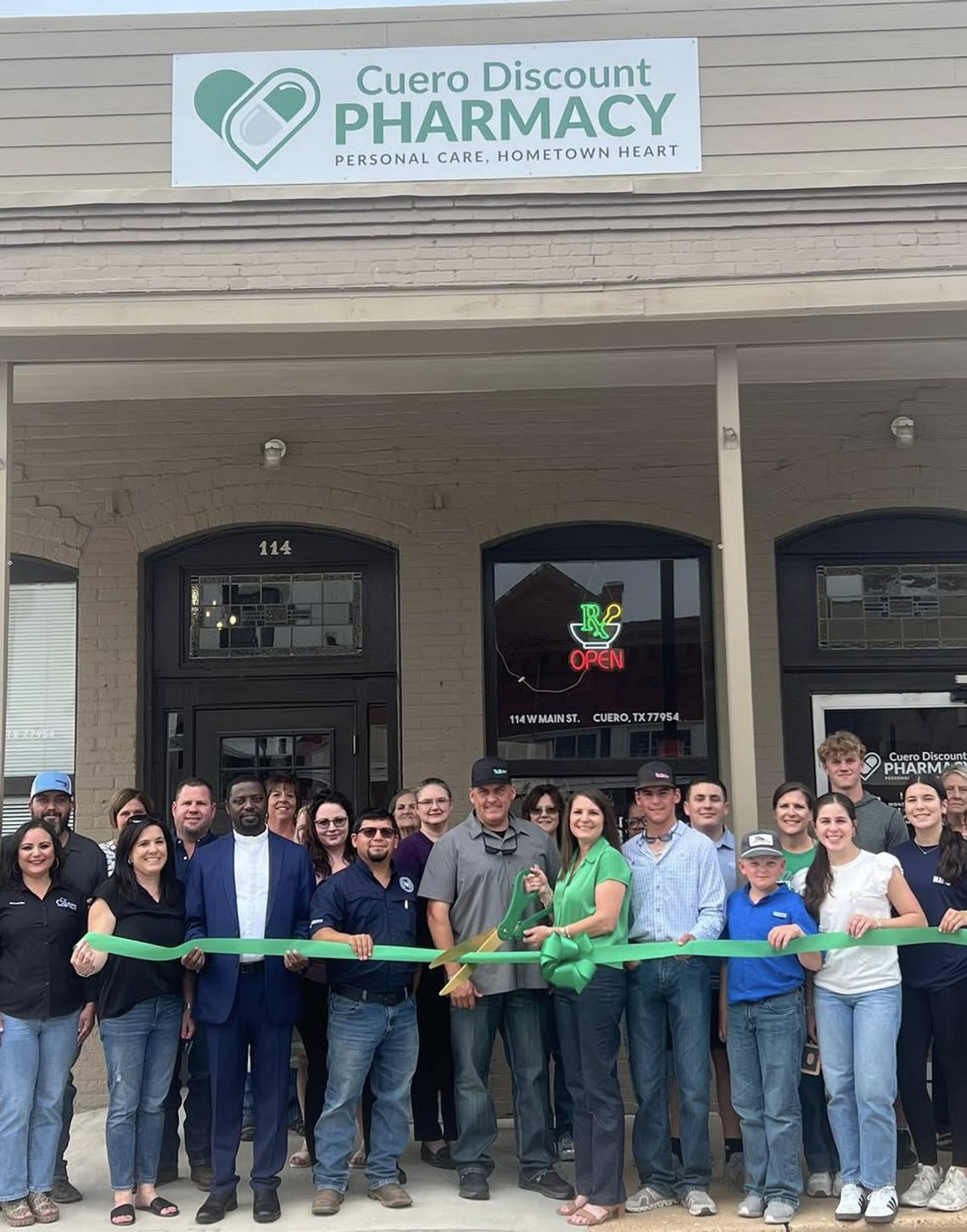 Chamber of Commerce welcomes new pharmacy Chamber of Commerce welcomes new pharmacy