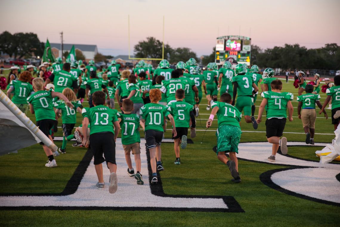 Cuero goes 3-0 against Sinton in football