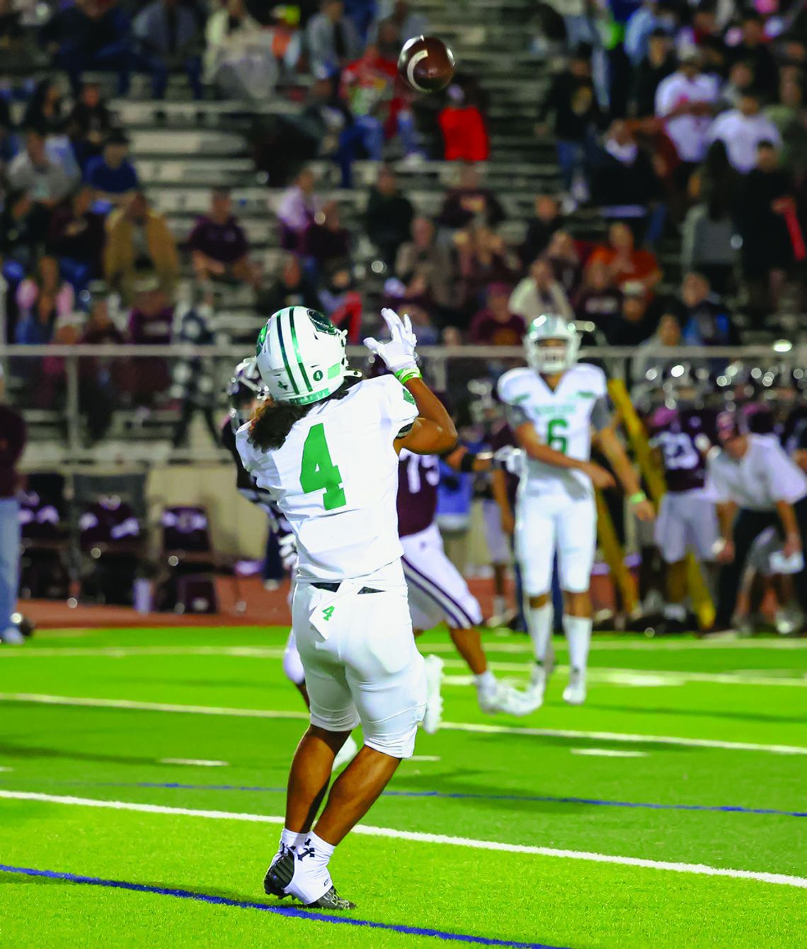 QB Jaxxon Marie connects with Dayvon Varela in Friday’s playoff against the La Feria Lions. (Photos by Mike Cantu)