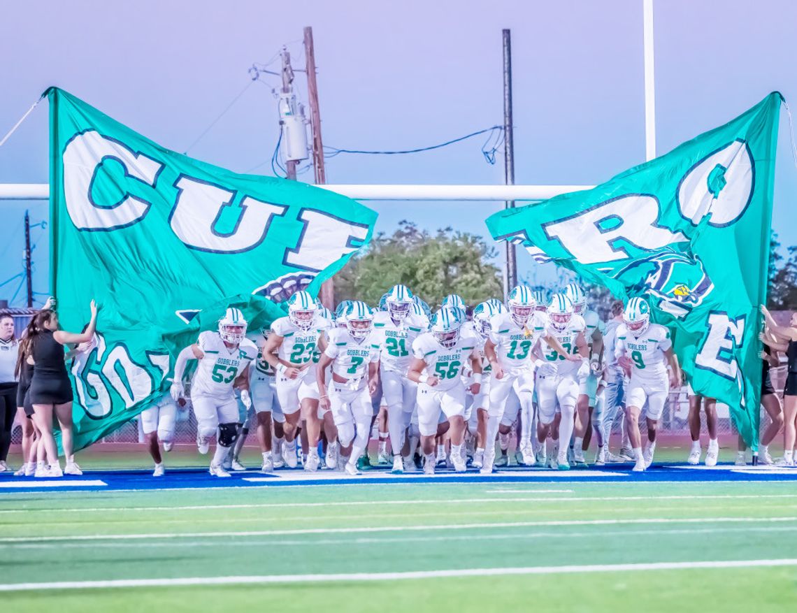 Gobblers trample the Mustangs in district showdown Gobblers trample the Mustangs in district showdown