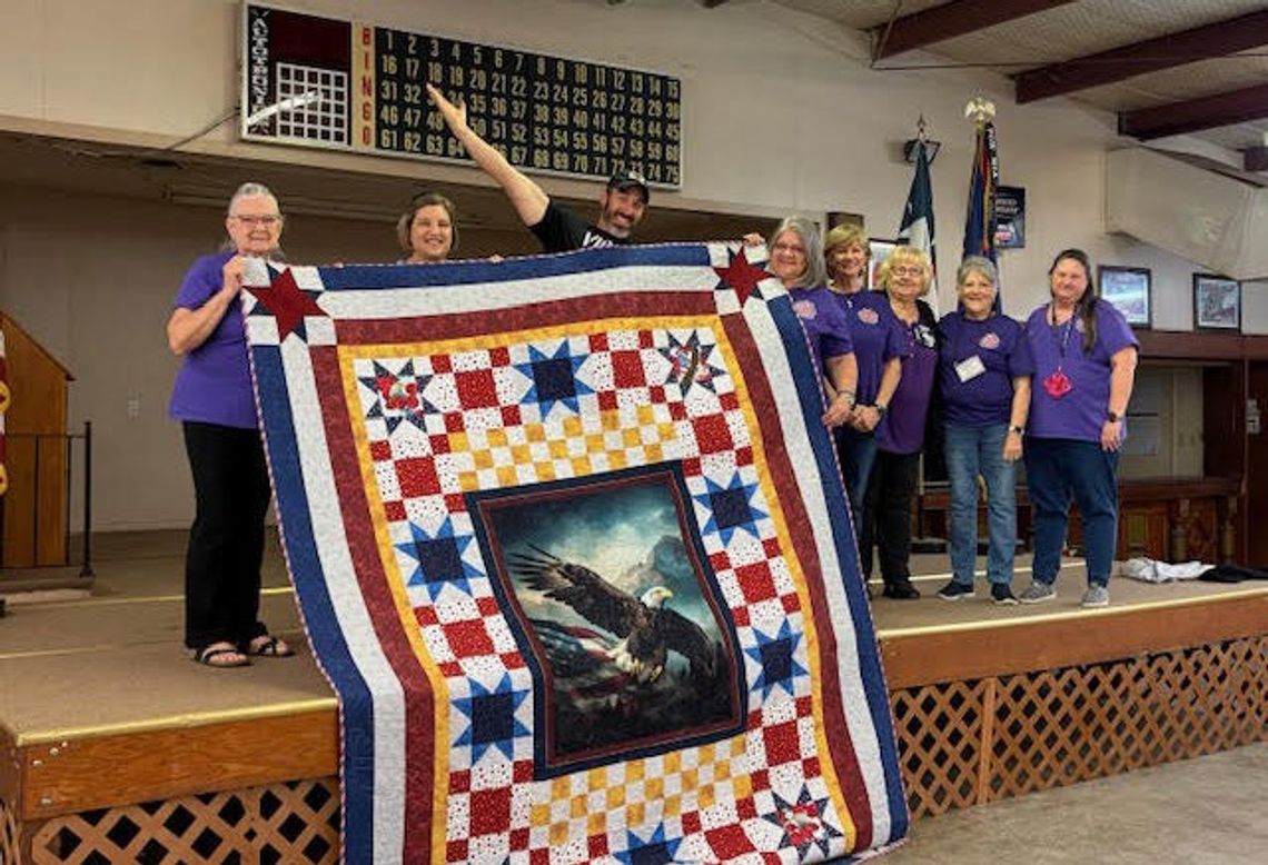 Guild donates patriotic quilt
