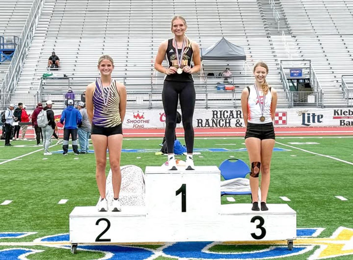 Knostman, Russell qualify for UIL State Track, Field Meet