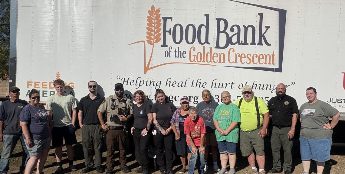Volunteers unload distribution food Volunteers unload distribution food