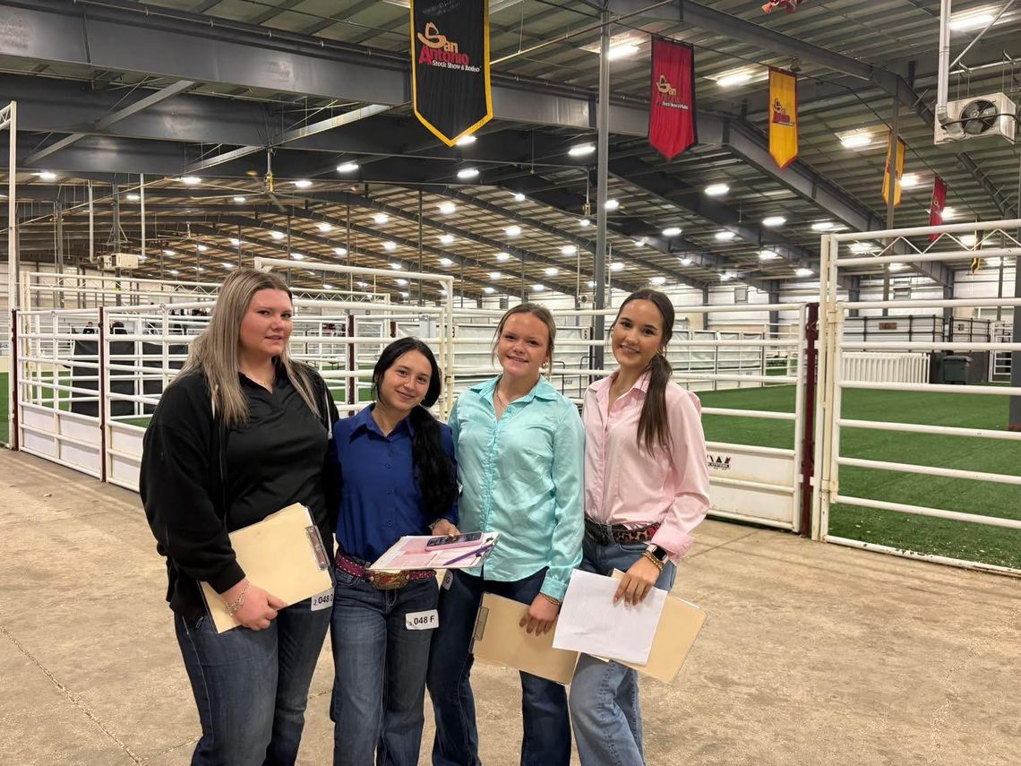 Yorktown horse judging team competes